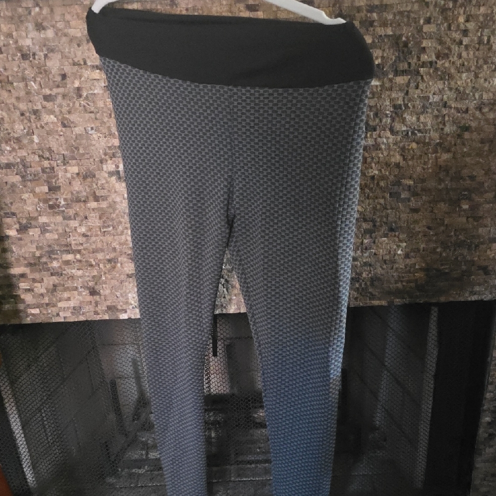Black and Gray Patterned Leggings